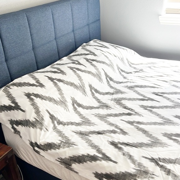 Two Twins Duvet Chevron-motif bedding from Dwell, West Elm - Picture 4 of 15